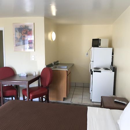 Relax Inn Of Medford Exterior photo