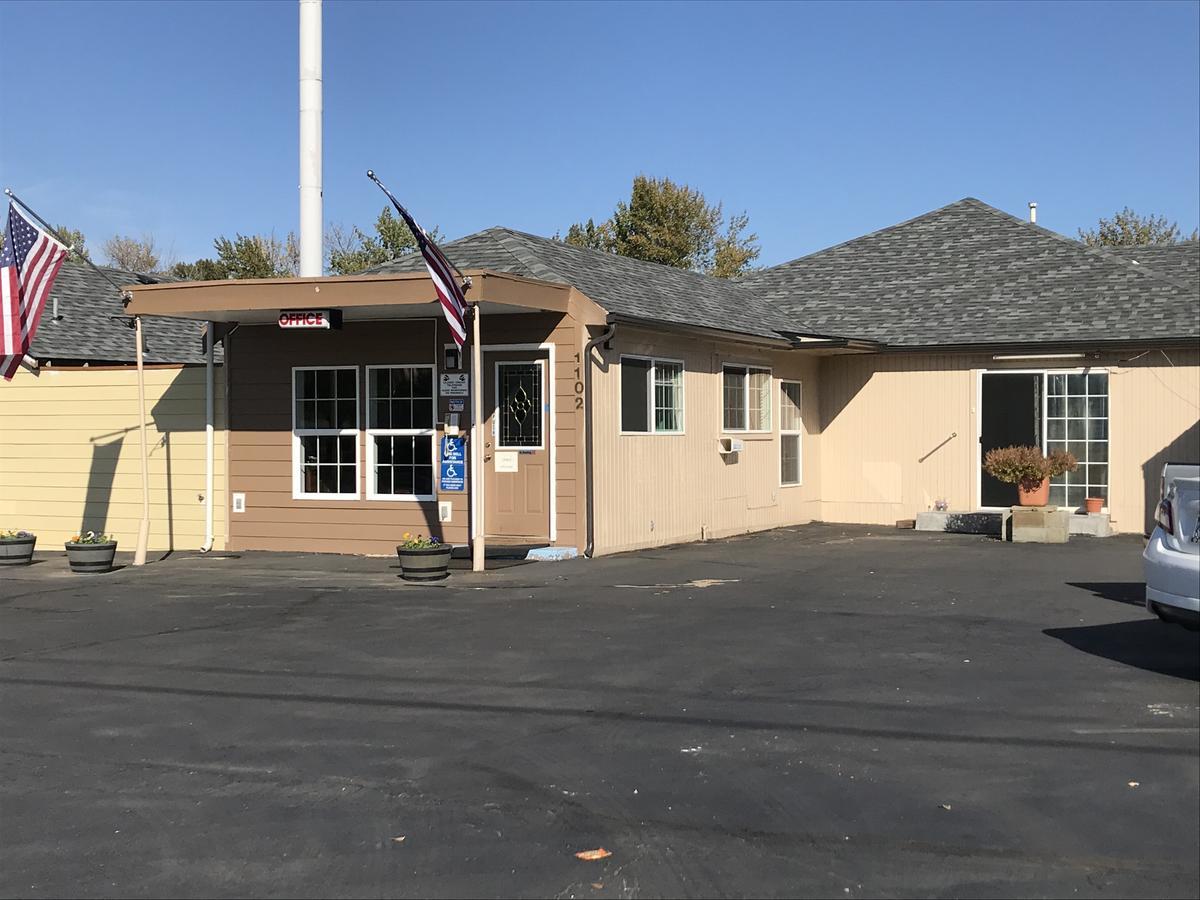 Relax Inn Of Medford Exterior photo